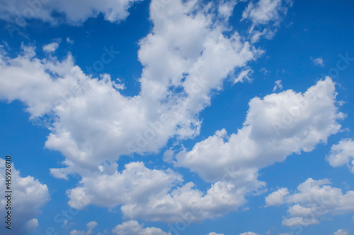 Fototapeta Naklejka Na Ścianę i Meble -  Background image: white clouds in a blue sky in clear weather