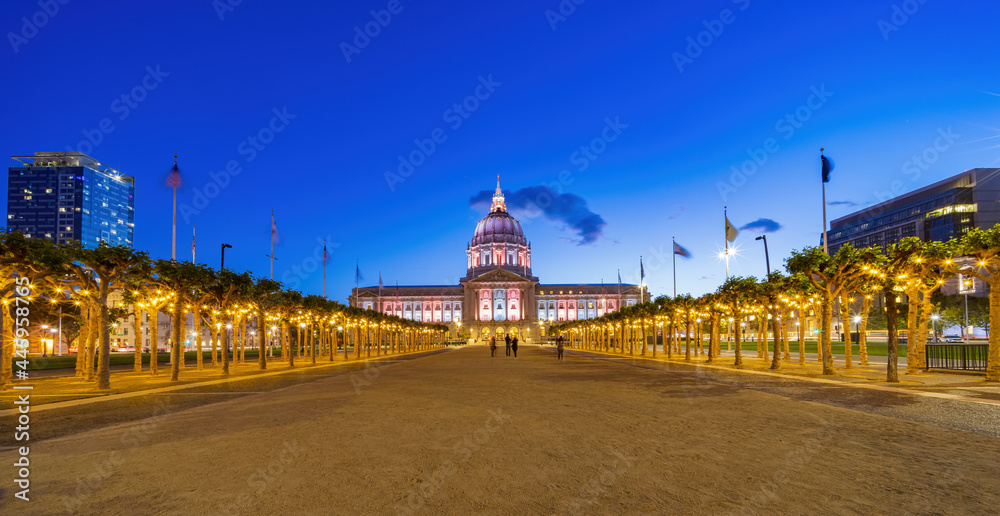 Twilight view of the San Francisco City Hall