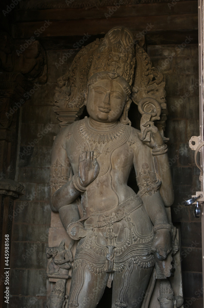 カジュラホー南群チャトゥルブジ寺院のヴィシュヌ神像
