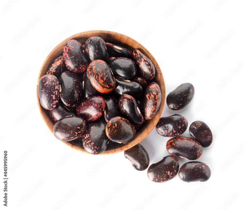 Obraz premium Bowl with raw beans on white background
