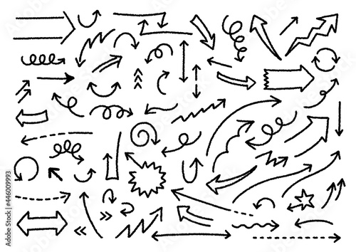 シンプルな白黒の手描き矢印イラストセット／Simple black and white hand drawn arrow illustration set