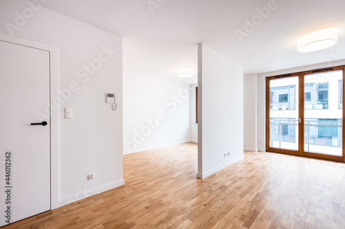 Wallpaper Mural Empty new apartment interior Torontodigital.ca