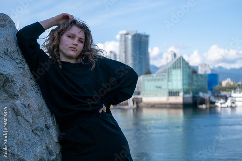 カメラを見つめるロシア人女性のポートレート © photok