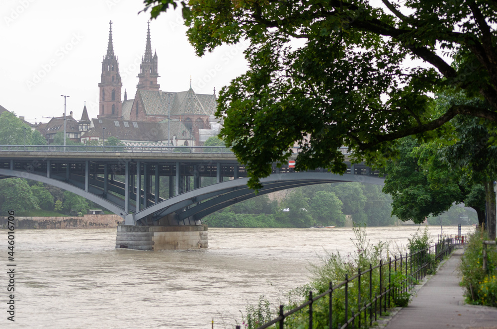 Crue du Rhin, Wettsteinbrücke, Basel, Suisse