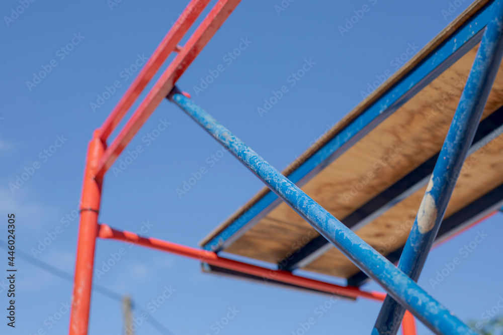 Movable scaffolding of steel for small building construction. Outdoor construction.