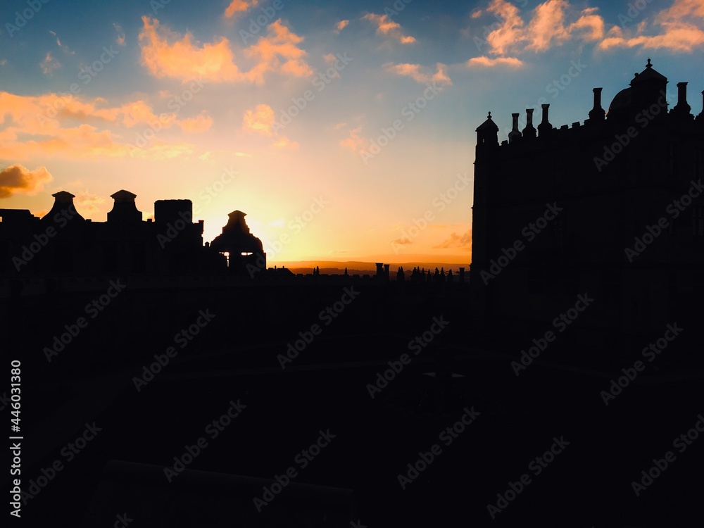 Obraz premium sunset over the castle
