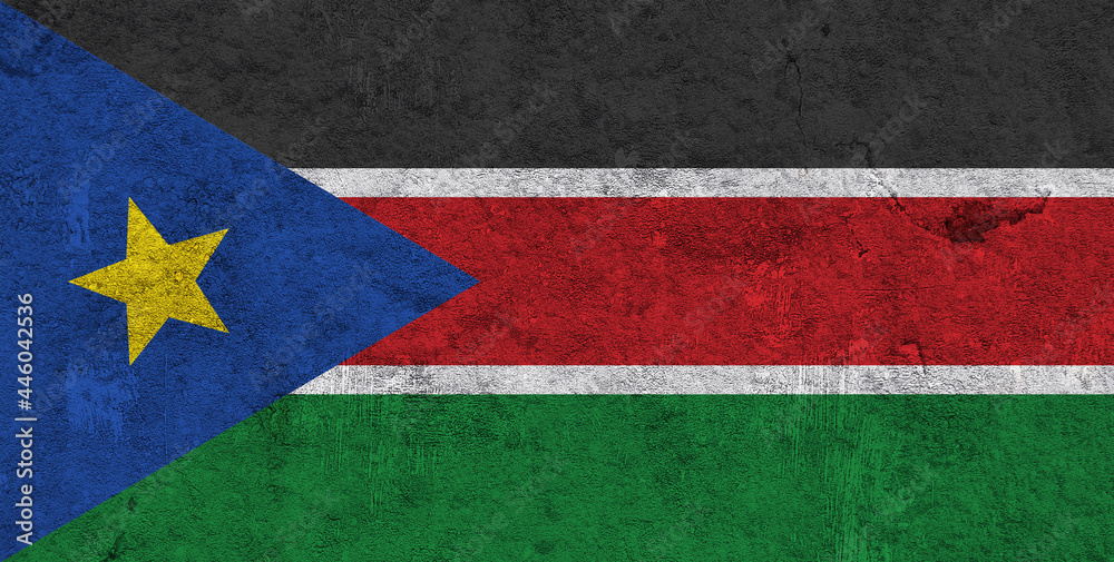 Fahne von Südsudan auf verwittertem Beton