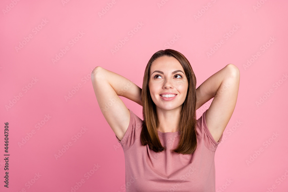 Φωτογραφία Top above high angle photo of young girl happy positive smile hand behind head r