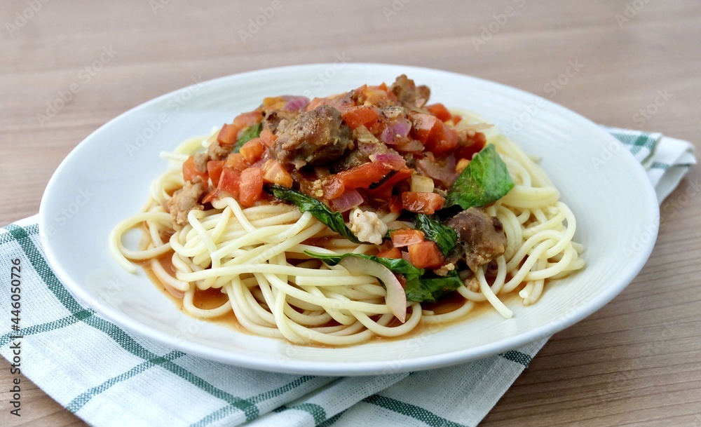 Spaghetti with Pork, Tomato and Sweet Basil