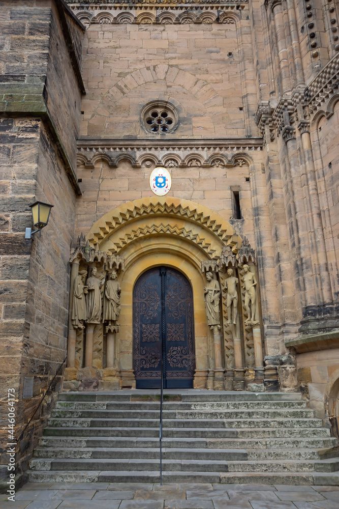 Eingangsportal zum Bamberger Dom St. Peter und St. Georg, Bamberg, Bayern, Oberfranken