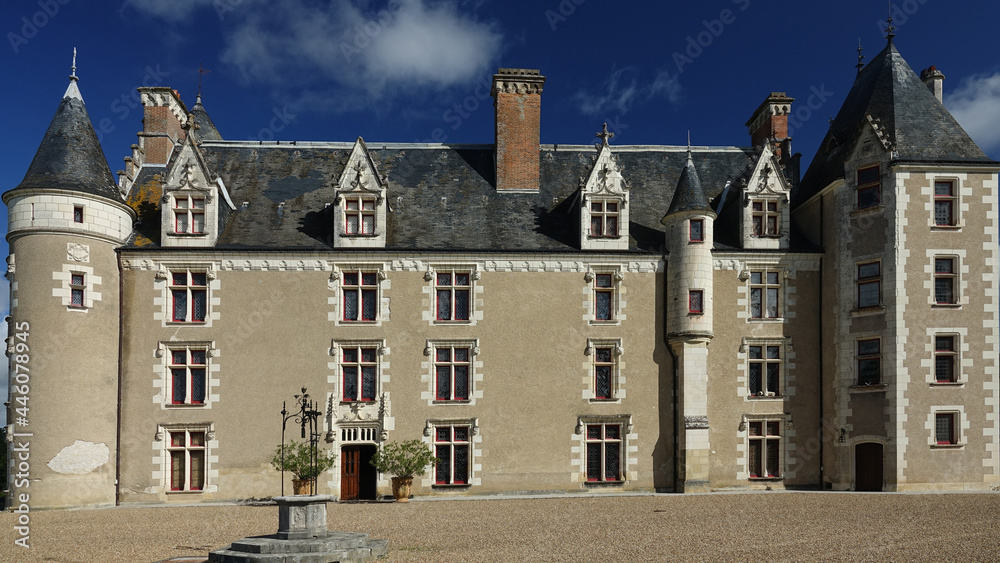 Montpoupon à Céré-la-Ronde en Indre-et-Loire, château renaissance rebâti sur une structure féodale.