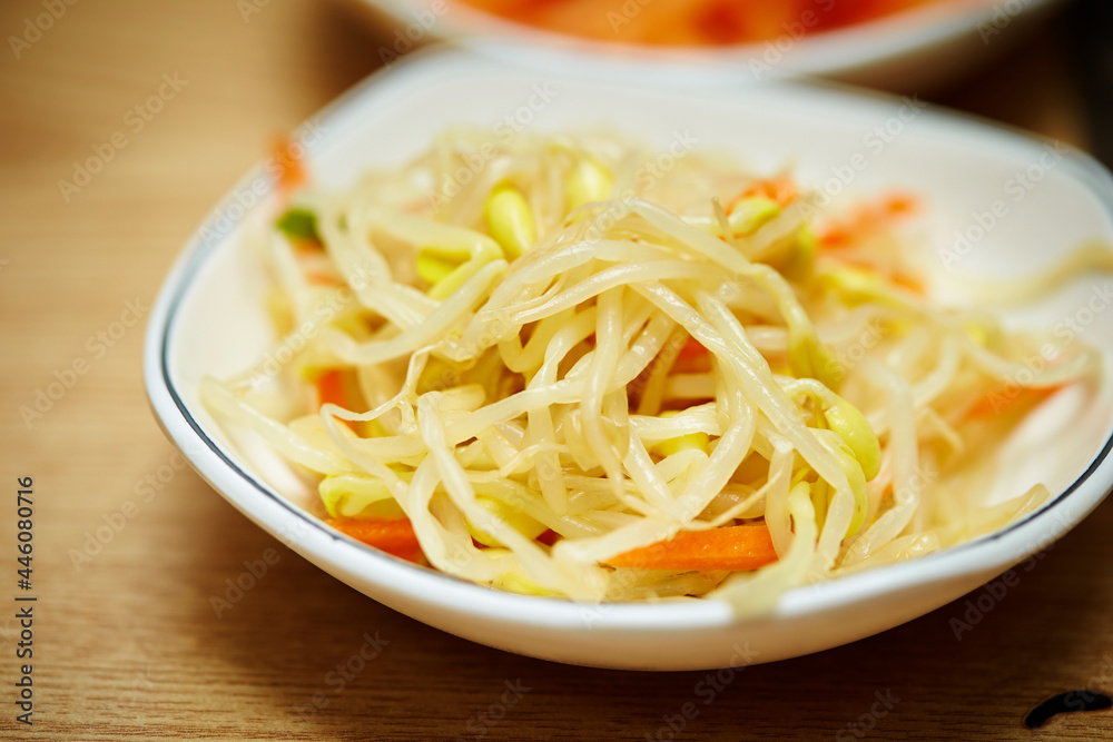 Stir-fried bean sprouts and vegetables Stir-fried bean sprouts and vegetables