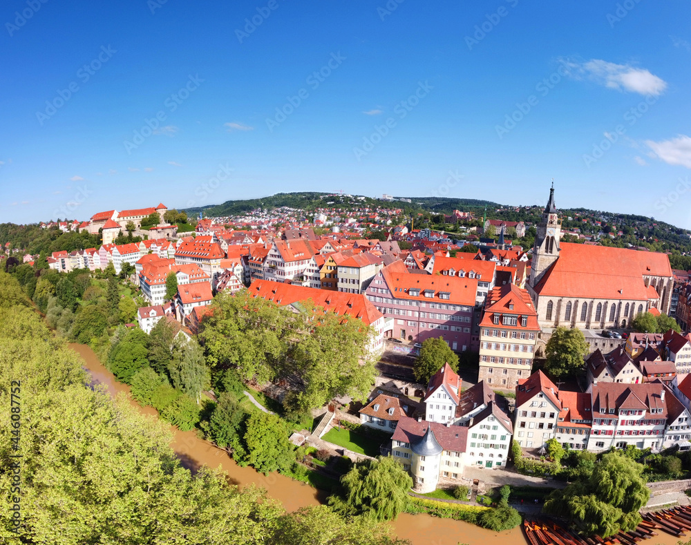 Tübingen, Deutschland: Ein Luftbild der Stadt am Neckar