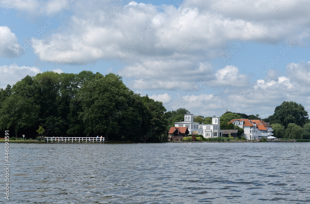 Fototapeta premium Blick auf Bad Zwischenahn bei sonnigem Wetter