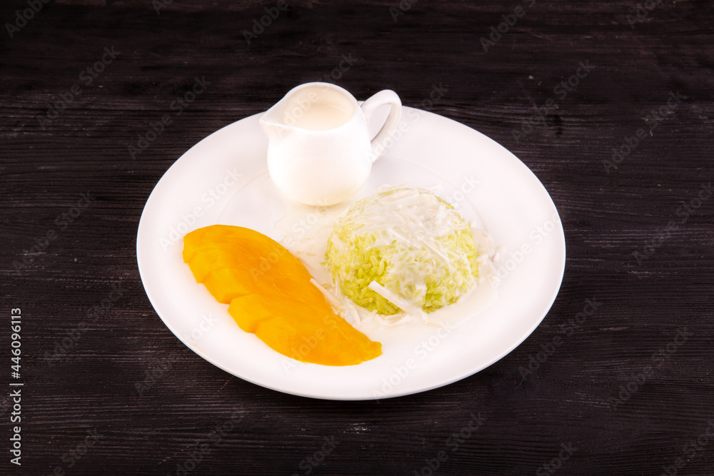 adhesive rice for steam, mango, coconut milk sauce adhesive rice for steam, mango, coconut milk sauce