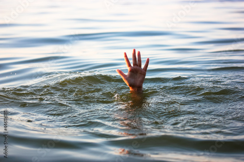 Fotografie A man is drowning in water