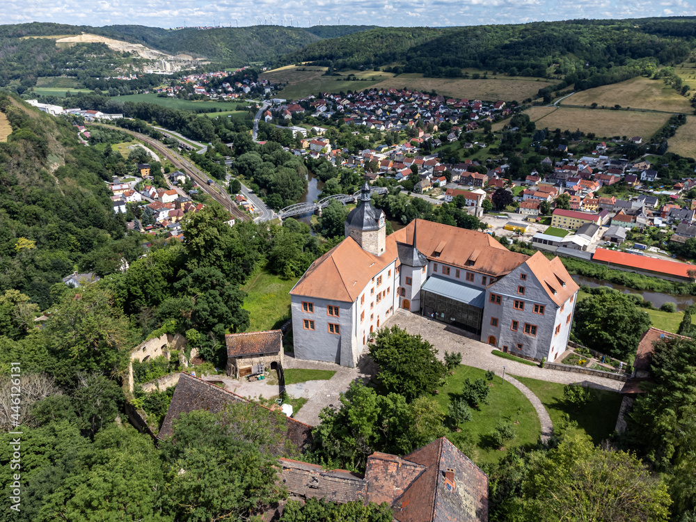 Luftbild vom Schloss Dornburg im Sommer	