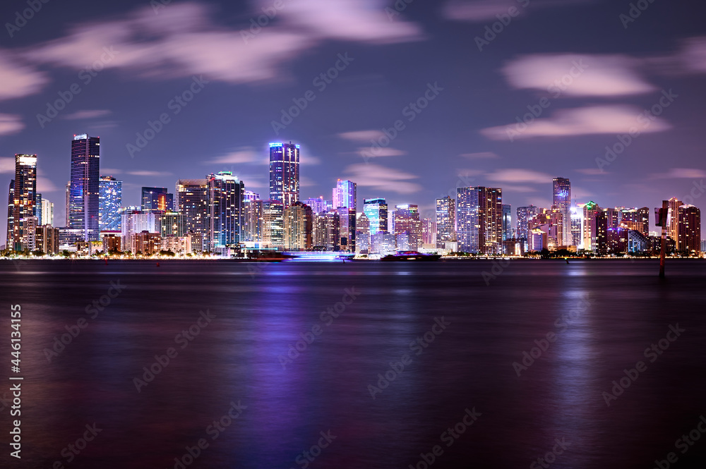 Obraz premium city skyline at night