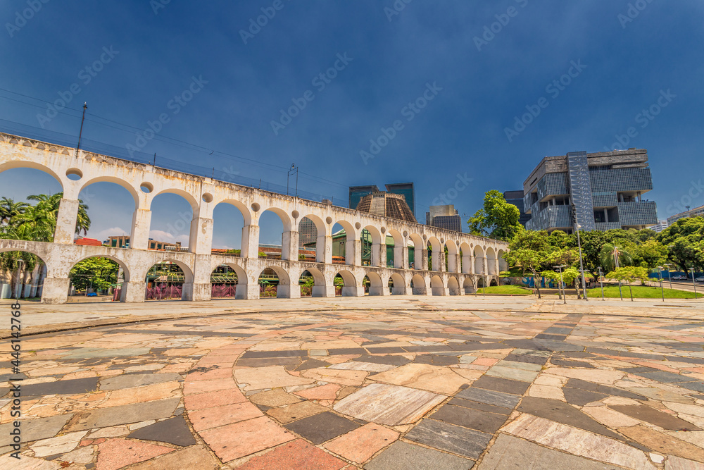 Obraz premium Lapa Rio de Janeiro Brazil - December 2020: The Carioca Aqueduct with no people around during the height of the COVID-19 Pandemic.