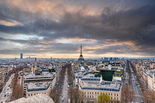 パリ 凱旋門から眺めるエッフェル塔 冬景
