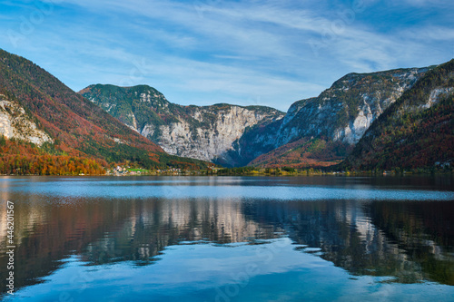 Fototapeta Naklejka Na Ścianę i Meble -  Hallstatter See lake mountain lake in Austria