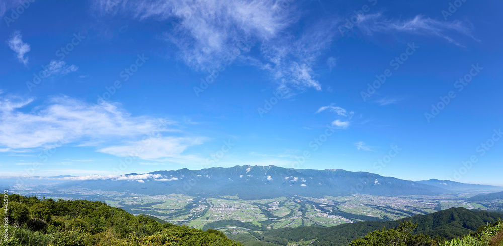 （パノラマ） 7月半ば（夏）、陣馬形山から中央アルプス方面を望む 長野県上伊那郡中川村