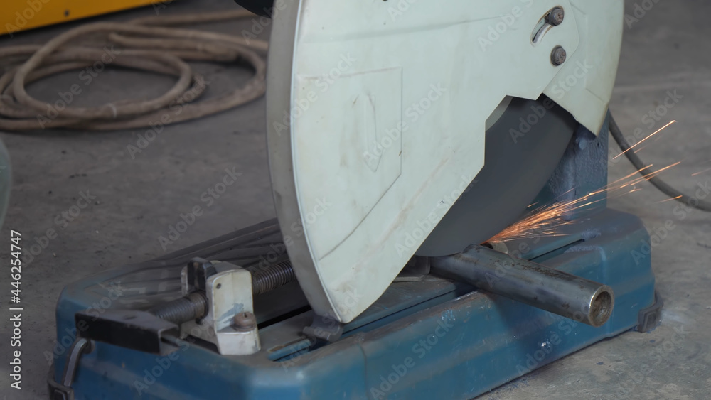 circular saw cuts metal