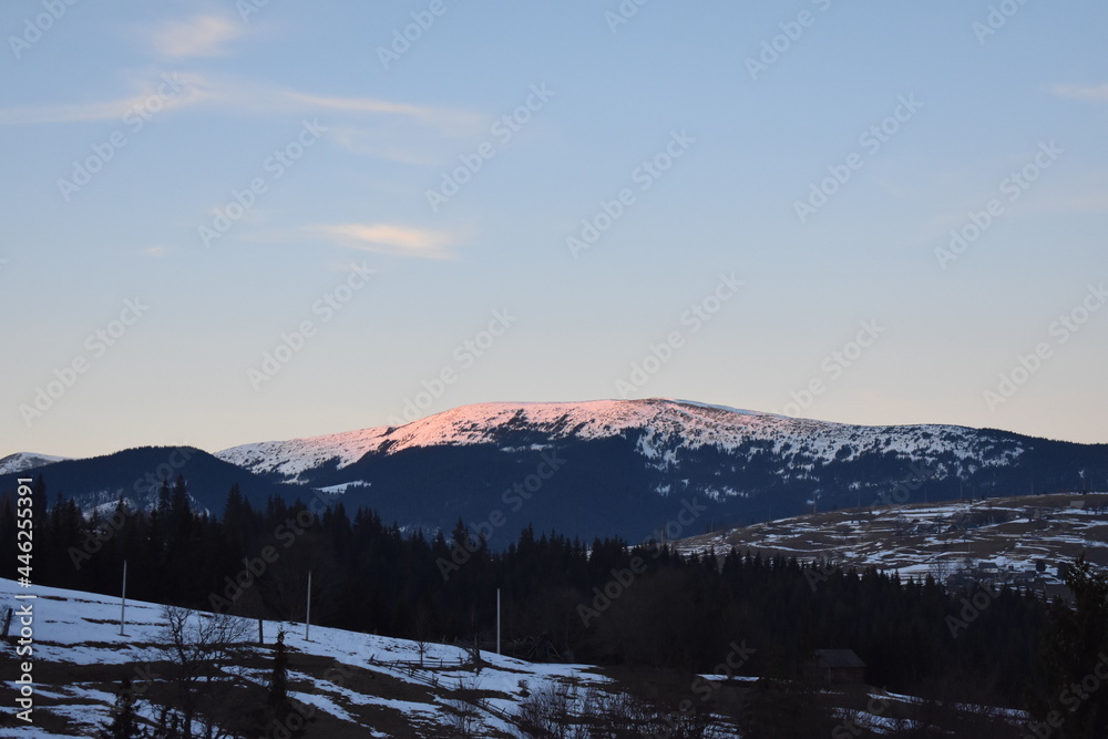 Obraz premium snow covered mountains