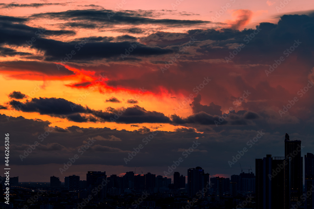 Fototapeta premium The high angle background of the city view with the secret light of the evening, blurring of night lights, showing the distribution of condominiums, dense homes in the capital community
