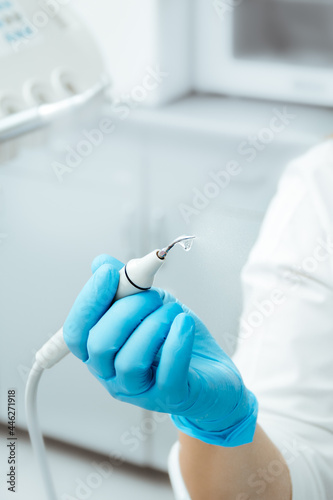 Quadro su tela Dental ultrasonic scaler with water splash