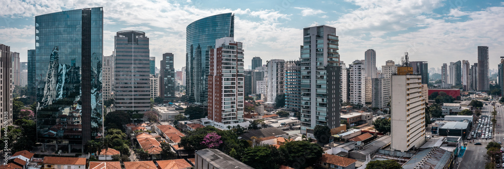 Vista aérea da Vila Olímpia, próximo ao cruzamento da JK com a a Faria Lima, São Paulo, Brasil.