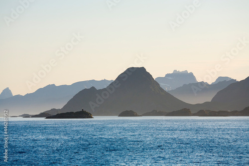 Obraz na płótnie In the Vestfjorden E of Stamsund in the Lofoten Islands, Norway w salonie