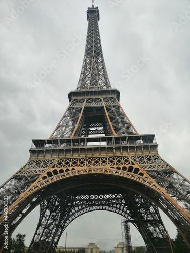 beautiful view of the eiffel tower at noon