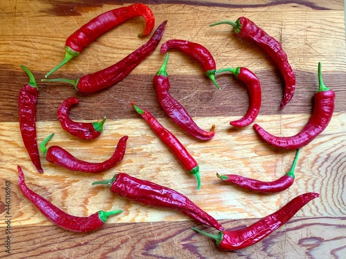 Tableau sur toile calabrian chili peppers on wooden table