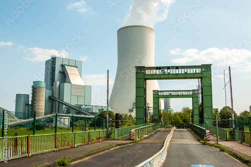 Hubbrücke in der Hafeneinfahrt Walsum mit dem Kraftwerk im Hintergrund photo