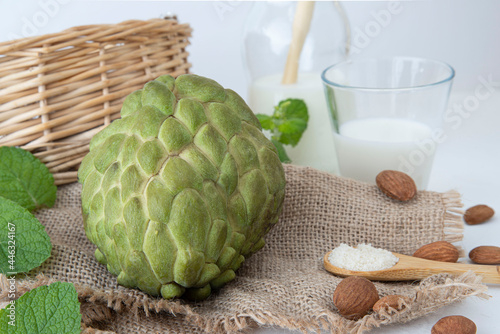 Photos Close-up of a soursop fruit