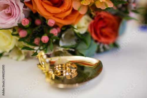 beautiful wedding details, rings, bouquet