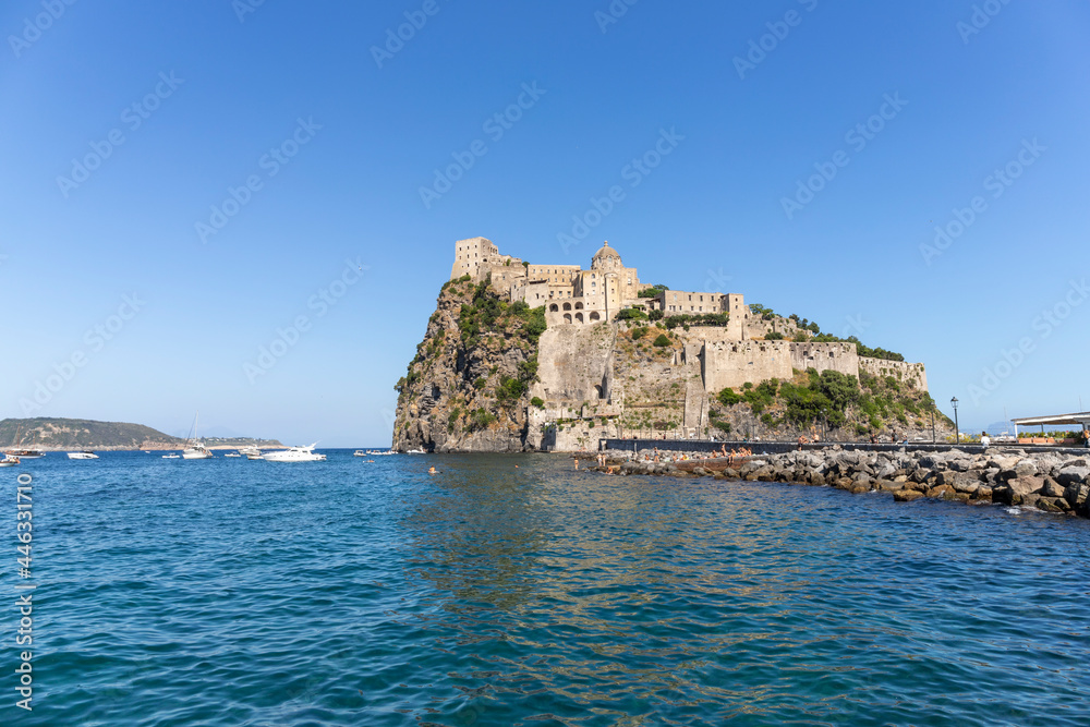 Castello Aragonese dell'isola d'Ischia, golfo di Napoli, Italia.