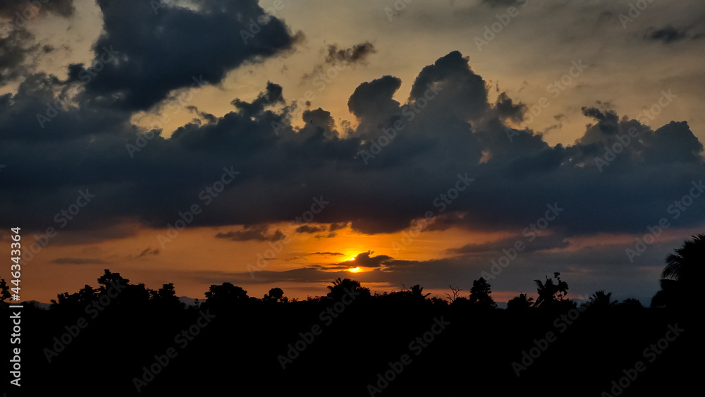 Obraz premium sunset in the mountains