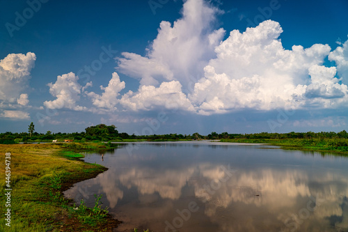 Idyllischer See mit Quellwolken © Digitalpress