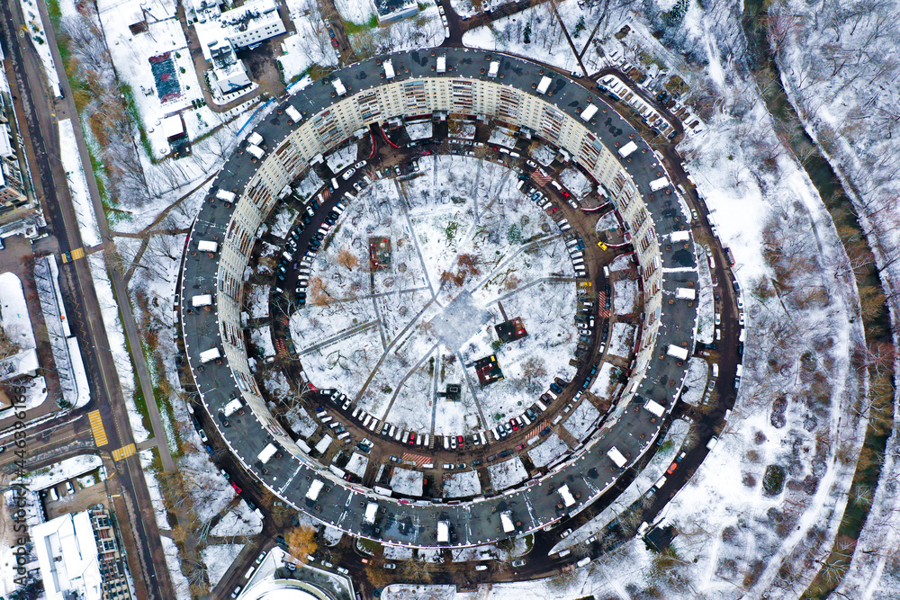 Obraz premium Round House in Moscow Nezhinskaya Street Top View. Circle shaped house