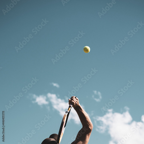 person playing tennis © Tom