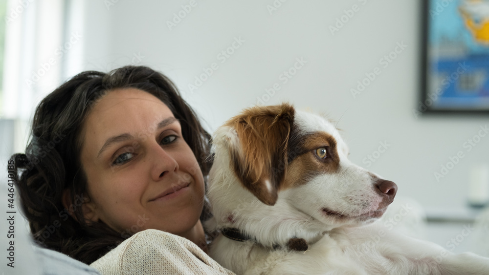 © Gnac49 - Woman hugging a cute dog