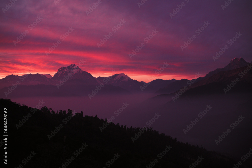Obraz premium colorful sunset in the Himalayan mountains, Annapurna region