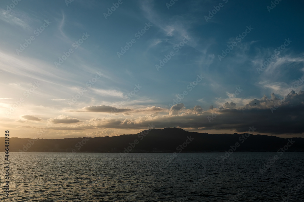 黄昏時の琵琶湖の風景