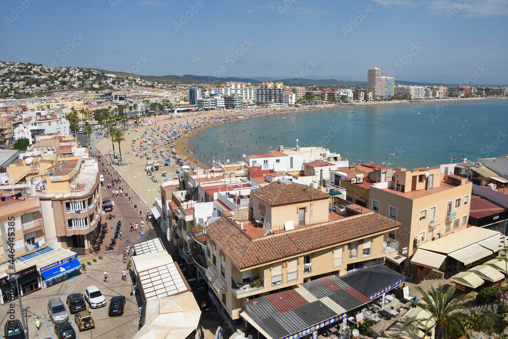 Europe Espagne Peniscola mer océan vacances plages soleil été foule