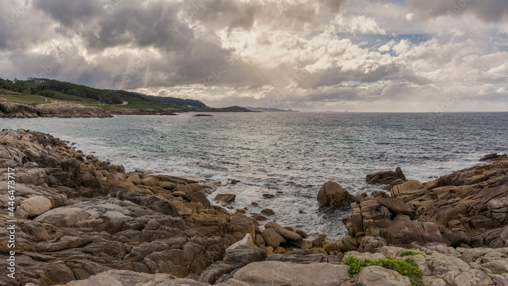 Vista de la costa de Lugo desde la playa de la Marosa.