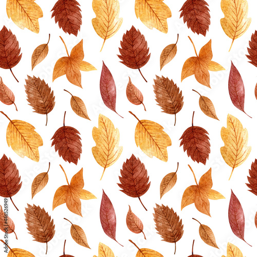 Seamless pattern with autumn golden and brown leaves. Watercolor hand painted botanical background. Suitable for your project, decorations, invitations, prints, wrapping paper.
