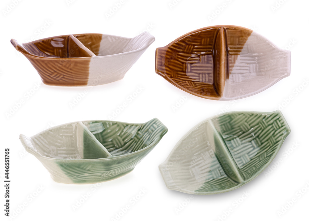 Obraz premium Empty bowl ceramic isolated on white background