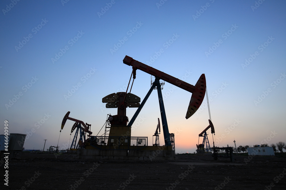 the oil pump in the evening, the evening silhouette of the pumping unit, the silhouette of the oil pump the oil pump in the evening, the evening silhouette of the pumping unit, the silhouette of the oil pump